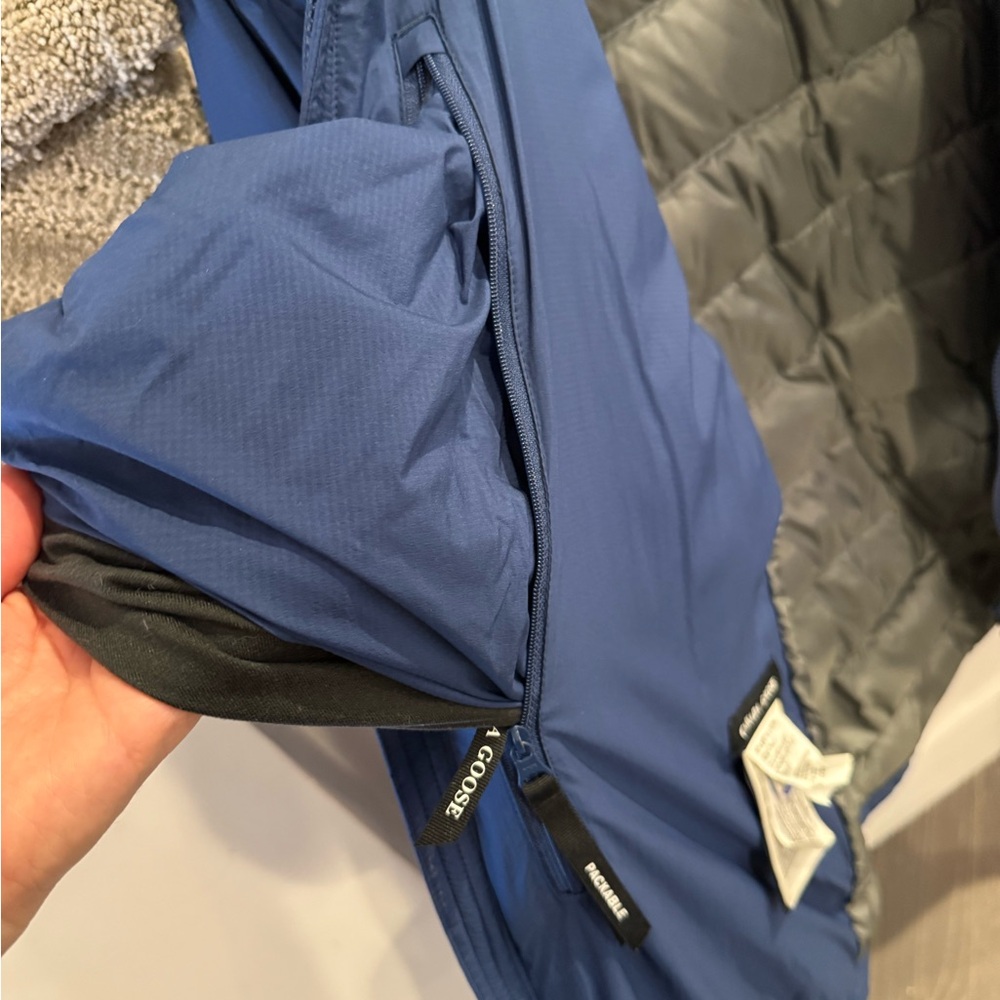 Canada Goose Men's Lodge Down Jacket Large EUc - Picture 7 of 9